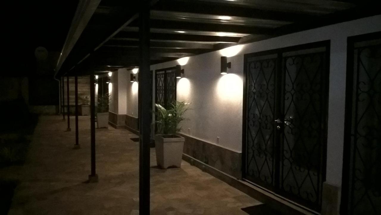 Urban Lodge Bujumbura Bagian luar foto