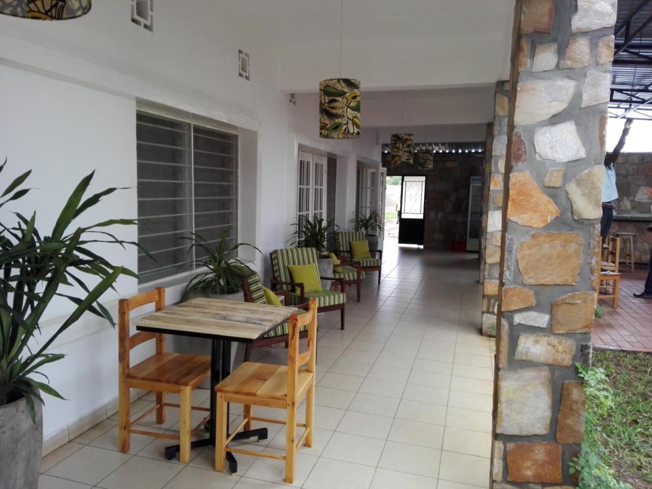 Urban Lodge Bujumbura Bagian luar foto