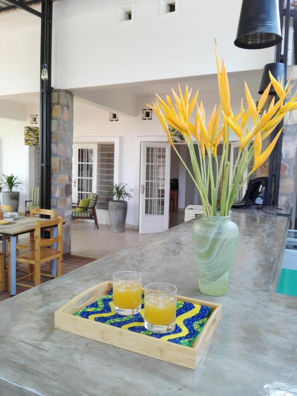 Urban Lodge Bujumbura Bagian luar foto
