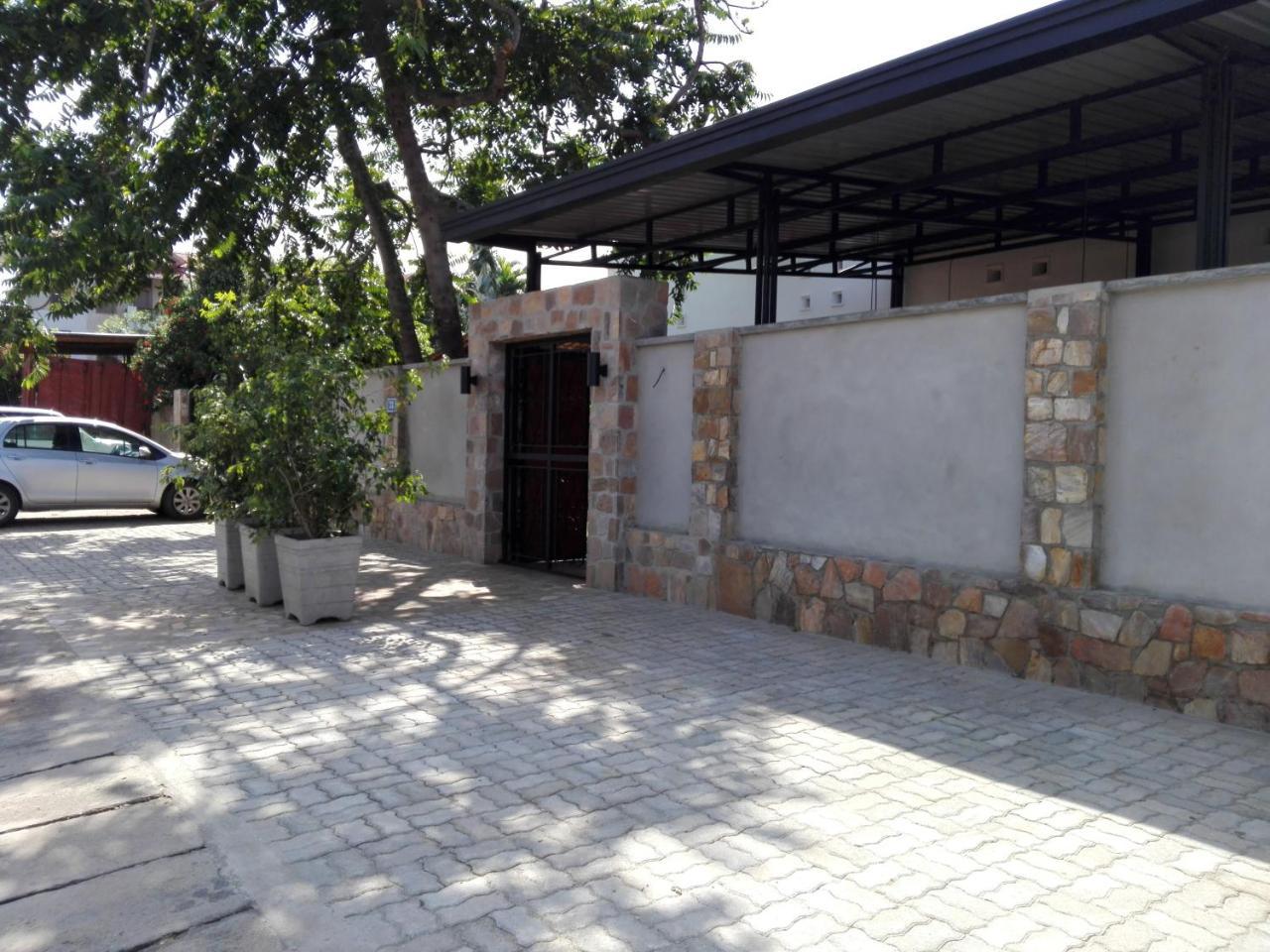 Urban Lodge Bujumbura Bagian luar foto