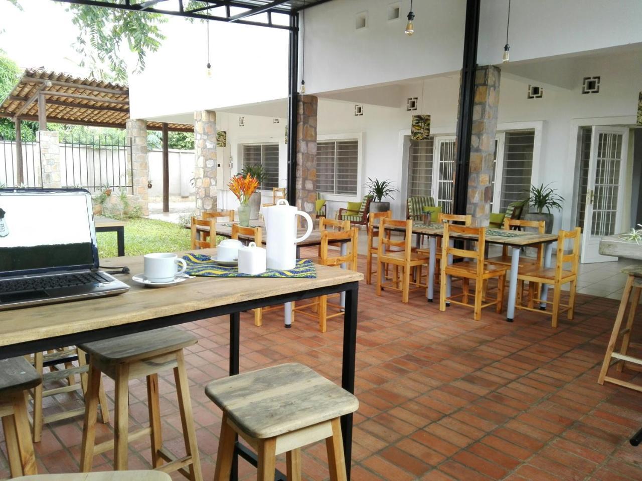 Urban Lodge Bujumbura Bagian luar foto
